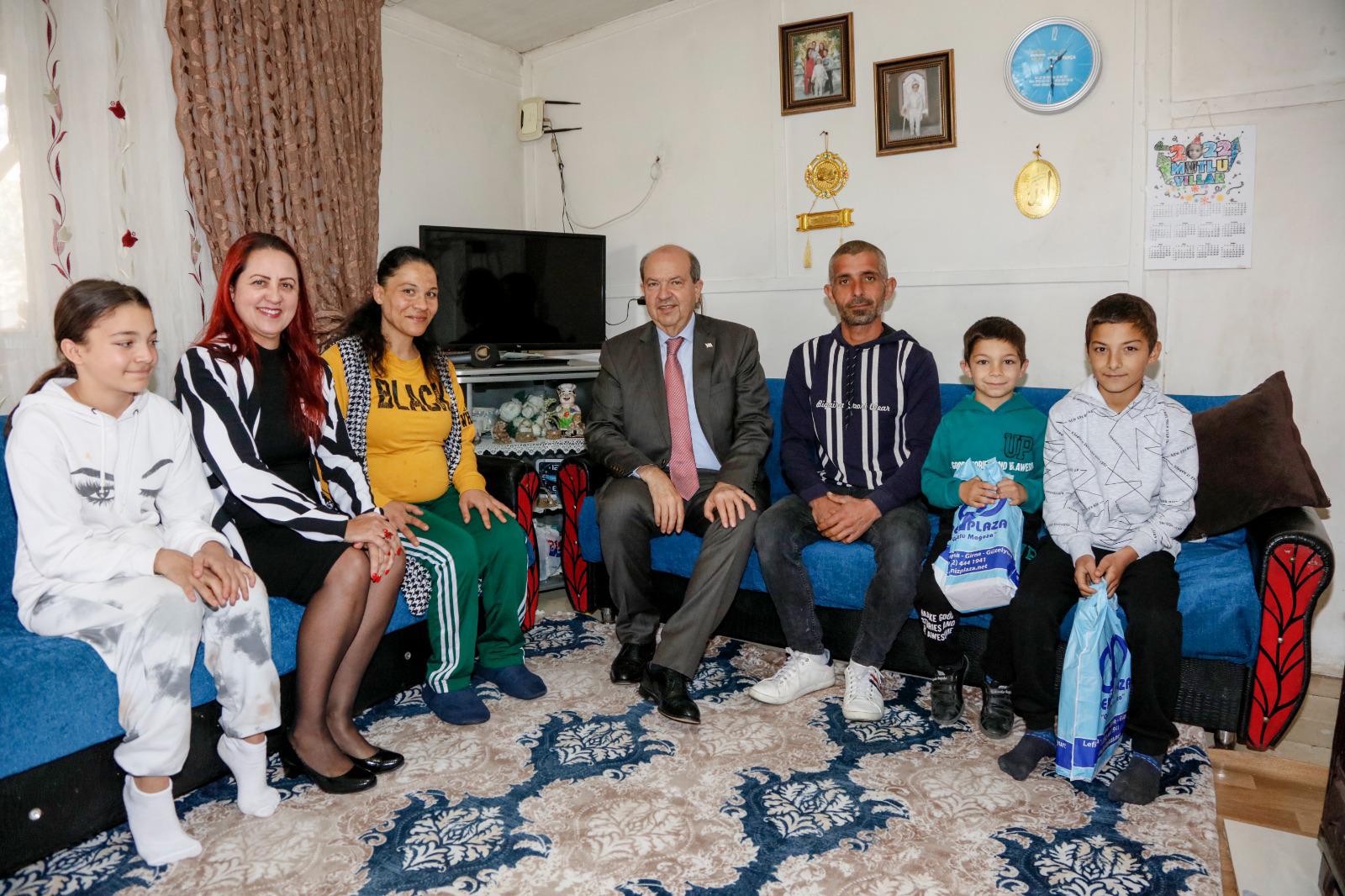 Cumhurbaşkanı Ersin Tatar, yeni yıl dolayısıyla vatandaş ziyaretleri yaptı
