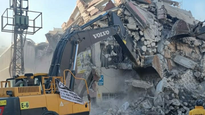 Başbakanlık: Hatay’da 2 kardeşimizin daha naaşına ulaştık
