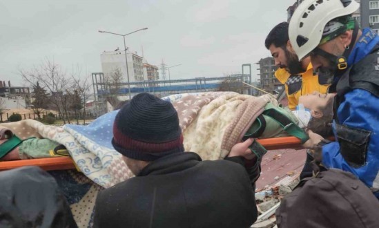 Enkaz altından 8 bini aşkın kişi kurtarıldı