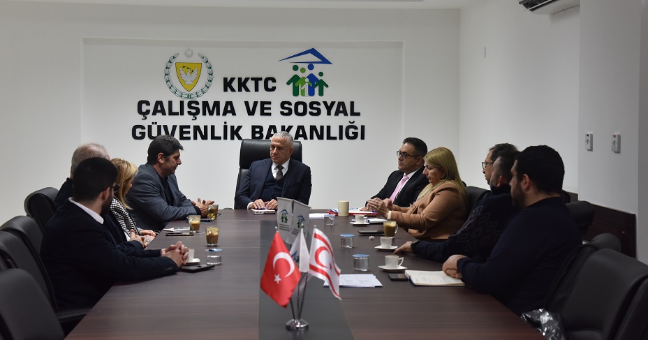 Kıbrıs Türk Mühendis ve Mimar Odaları Birliği heyeti Bakan Taçoy ile görüştü