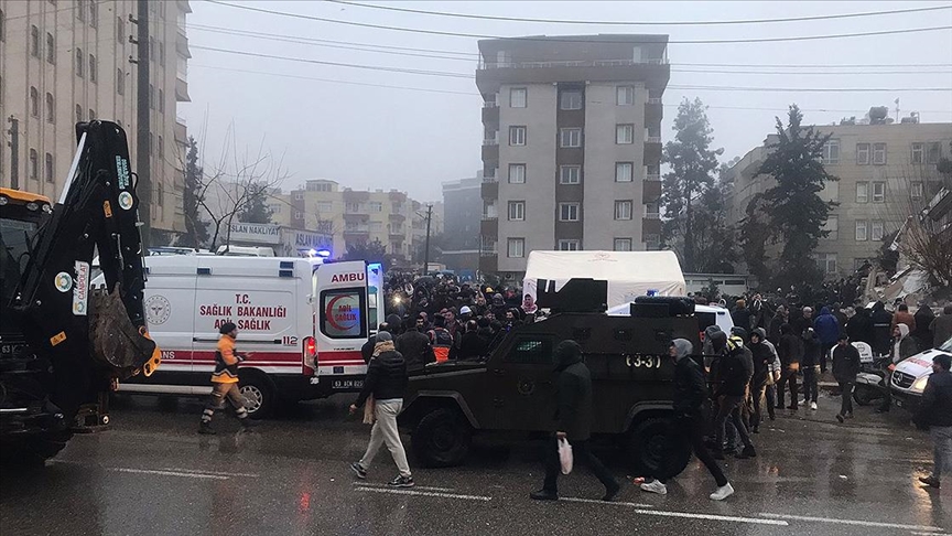 Başbakan Üstel:KKTC, Türkiye’deki deprem bölgesine 30 kişilik arama kurtarma ekibi gönderiyor