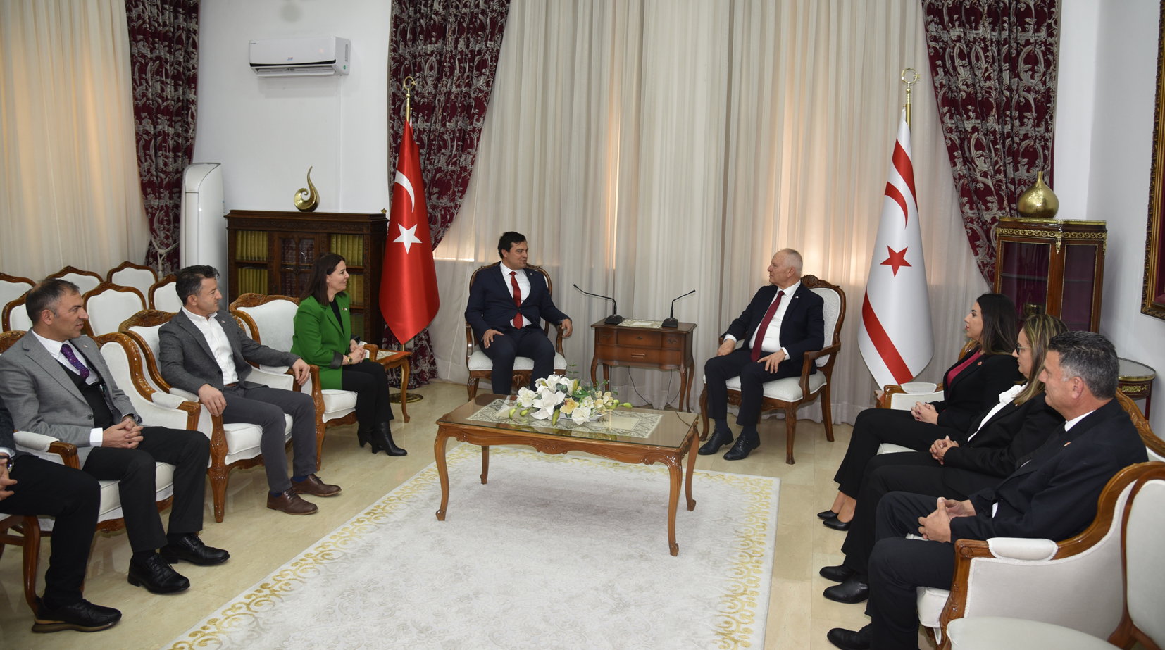 Meclis Başkanı Töre, Uşak Belediye Başkanı Mehmet Çakın ve beraberindeki heyeti kabul etti