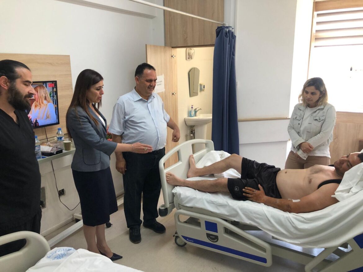 Altuğra, polis memuru Namık Özkan’ı hastanede ziyaret etti