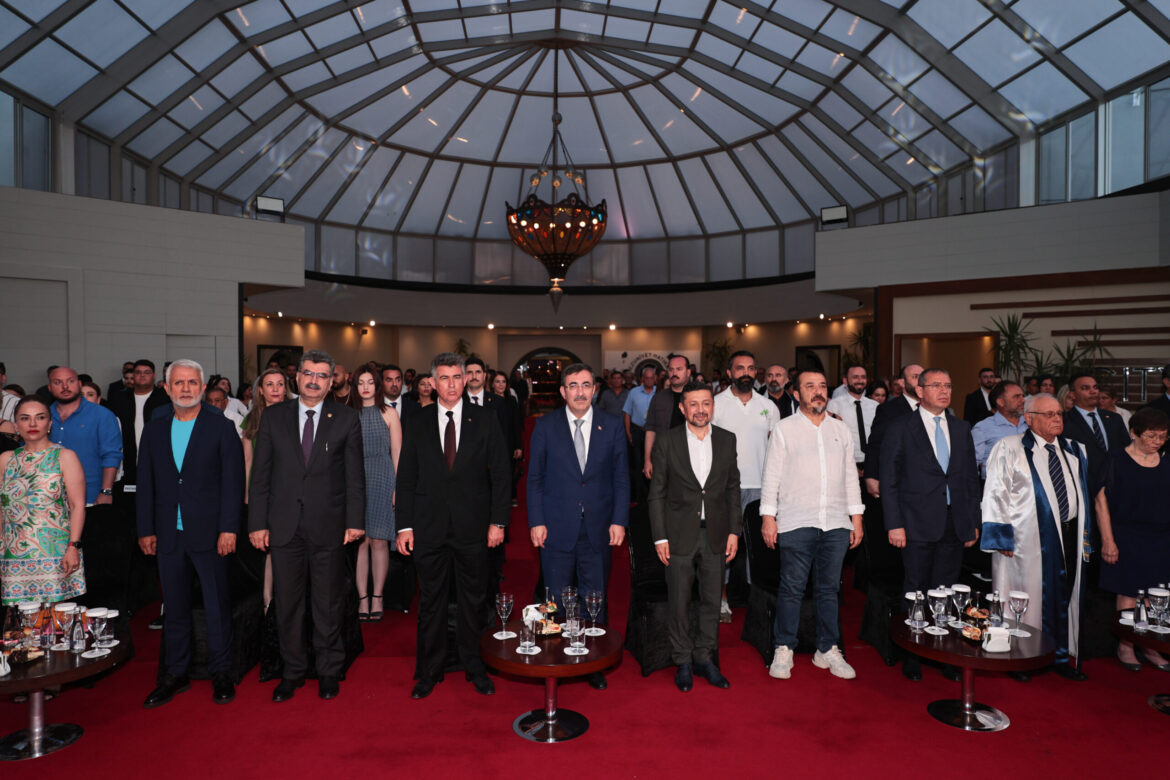 TC Cumhurbaşkanı Yardımcısı Yılmaz, Akdeniz Karpaz Üniversitesi mezuniyet törenine katıldı