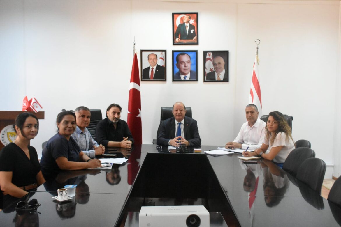 Sağlık Bakanı Dinçyürek Kamu-Sen ile görüştü