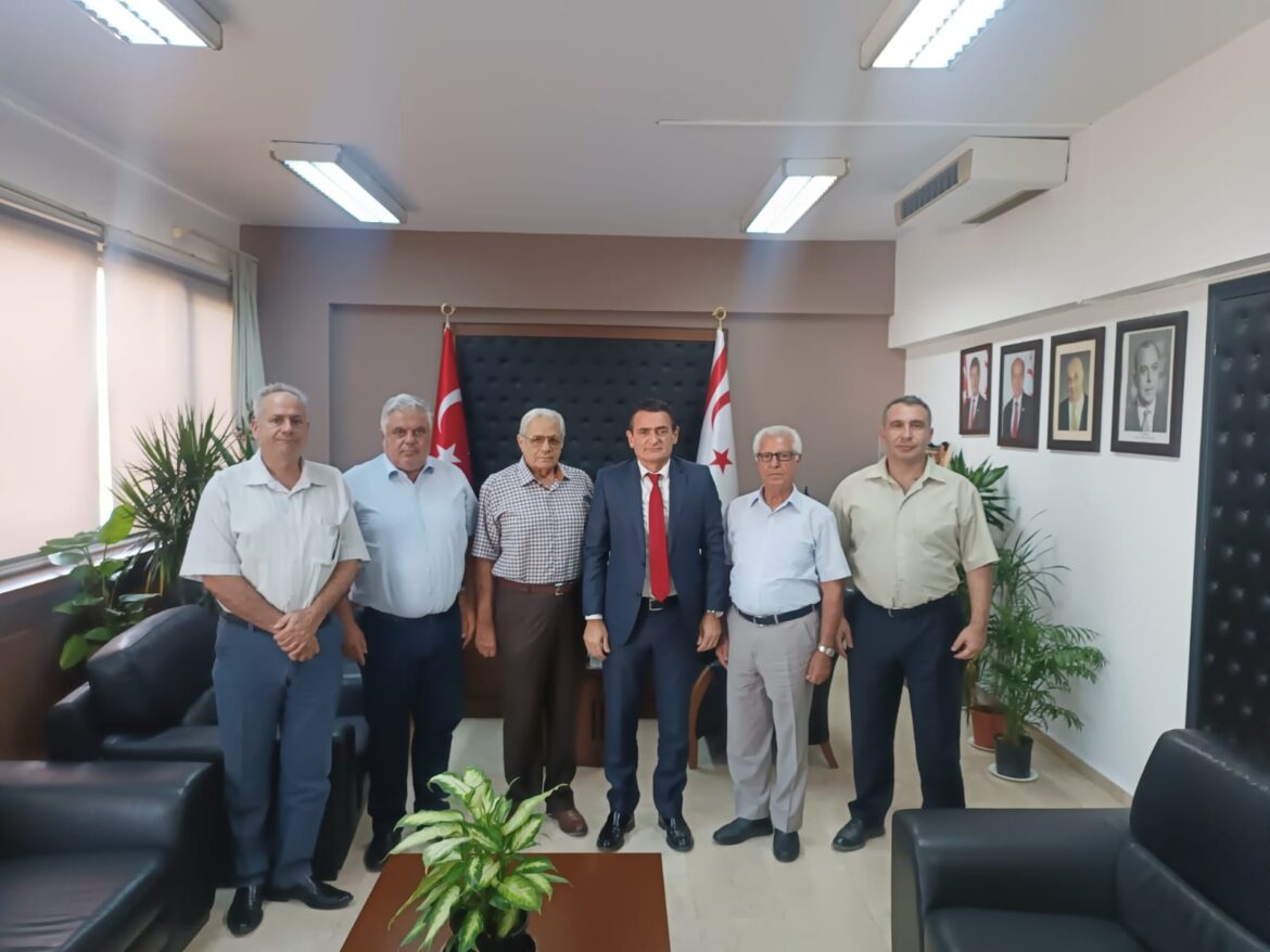 İçişleri Bakanı Oğuz, Kıbrıs TMT Mücahitler Derneği’ni kabul etti
