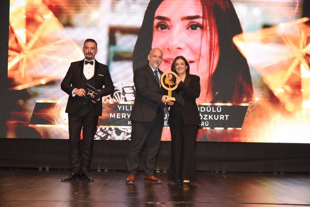 İkinci Çukurova Kadın Zirvesi’nin galasında başarılı 50 kadına ödülleri verildi..BRTK Müdürü Özkurt, Basın Onur Ödülü’nün sahibi oldu