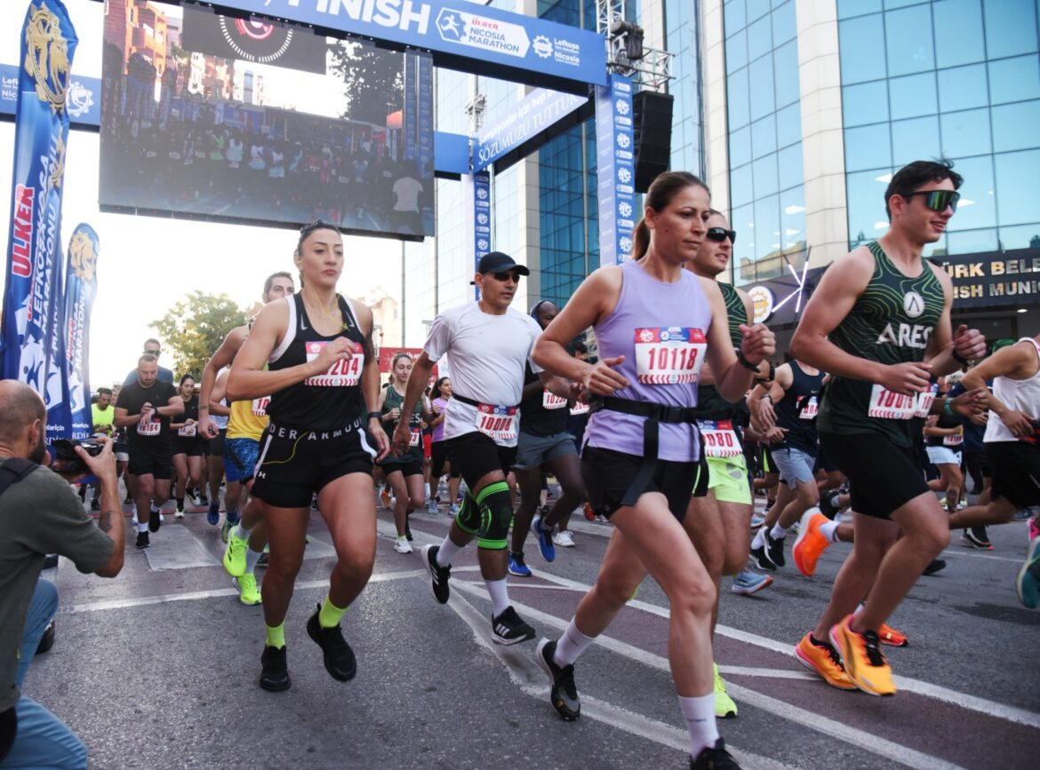 Ülker Lefkoşa Maratonu’nda 10 km koşusuna start verildi
