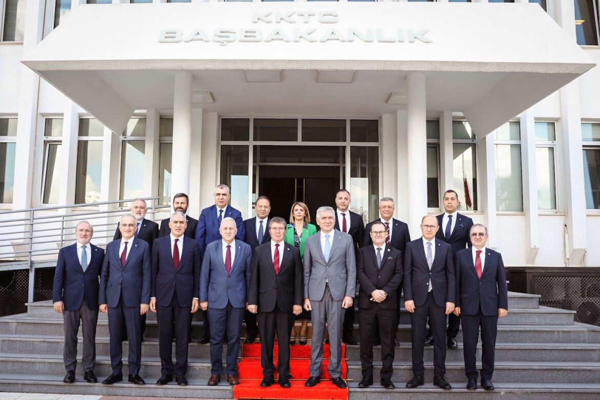 Başbakan Üstel, İSO Başkanı Erdal Bahçıvan ve beraberindeki heyeti kabul etti