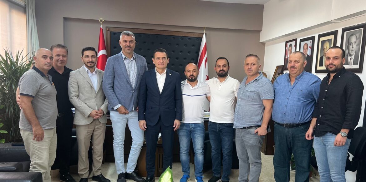 Bakan Oğuz, Karadeniz Kültür Derneği heyetini kabul etti