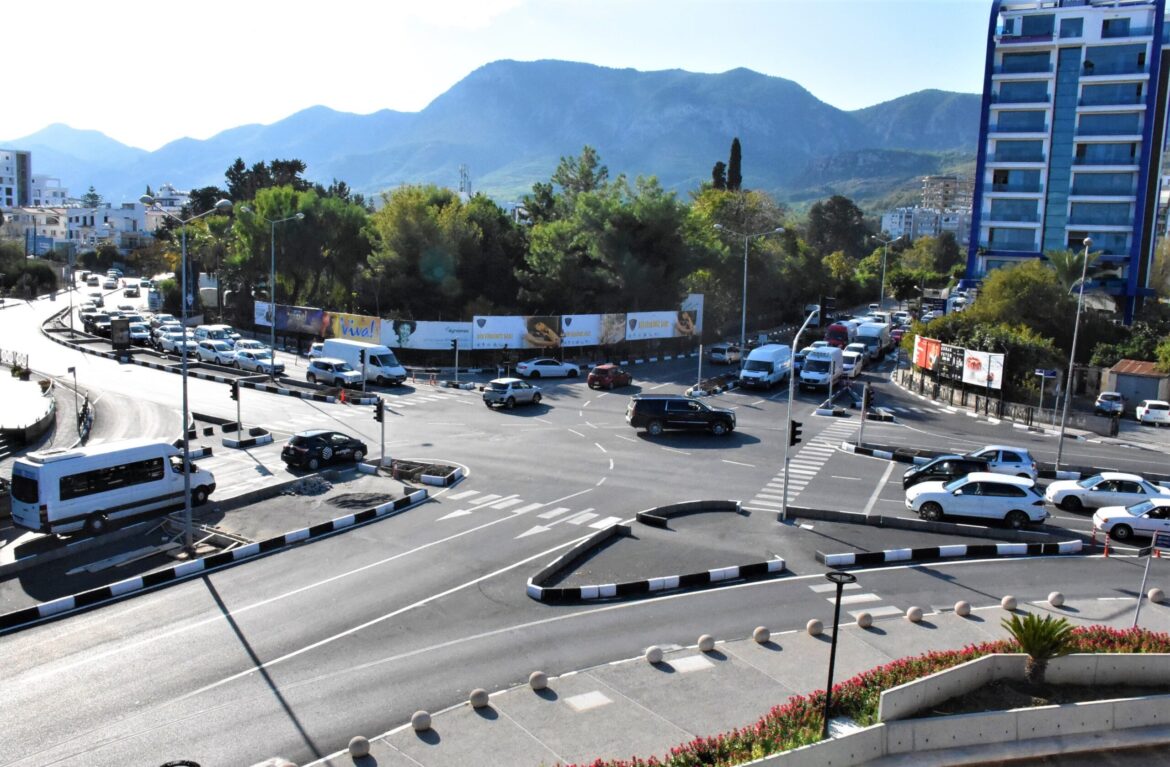 Girne Belediyesi’nden açıklama: “Hirondel’in yeni ismi Rauf Raif Denktaş Meydanı”