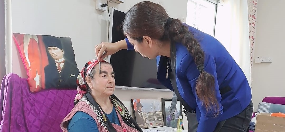 Beyarmudu Belediyesi “Kadın Her Yaşta Güzeldir” projesi ile kadınlara evde kuaför hizmeti veriyor – BRTK