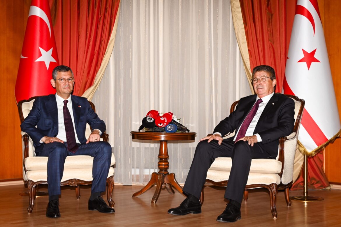 Başbakan Üstel, CHP Genel Başkanı Özel’i kabul etti