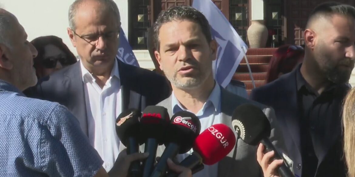 DAÜ–SEN Meclis önünde eylem yaptı