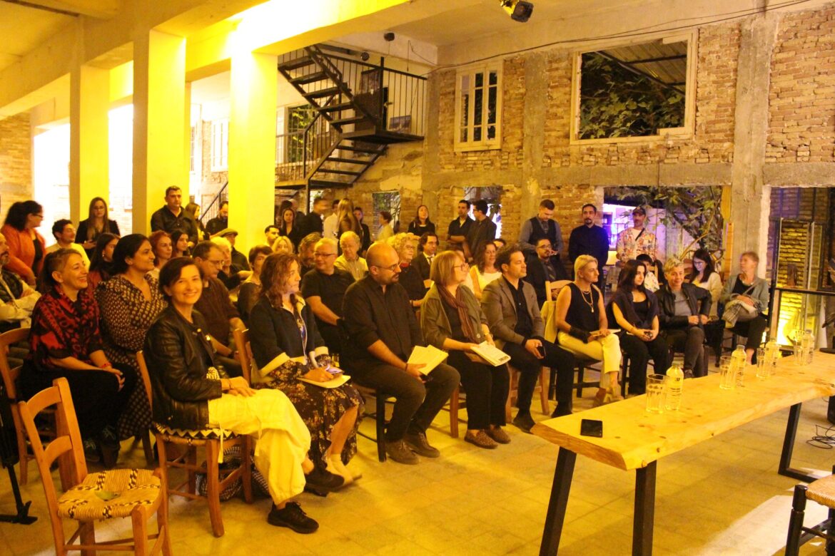 DAÜ Yayınları’nın yeni kitabı “Lame Indecisiveness: The Story of Sketches” Daü-Sen’in katkıları ile tanıtıldı