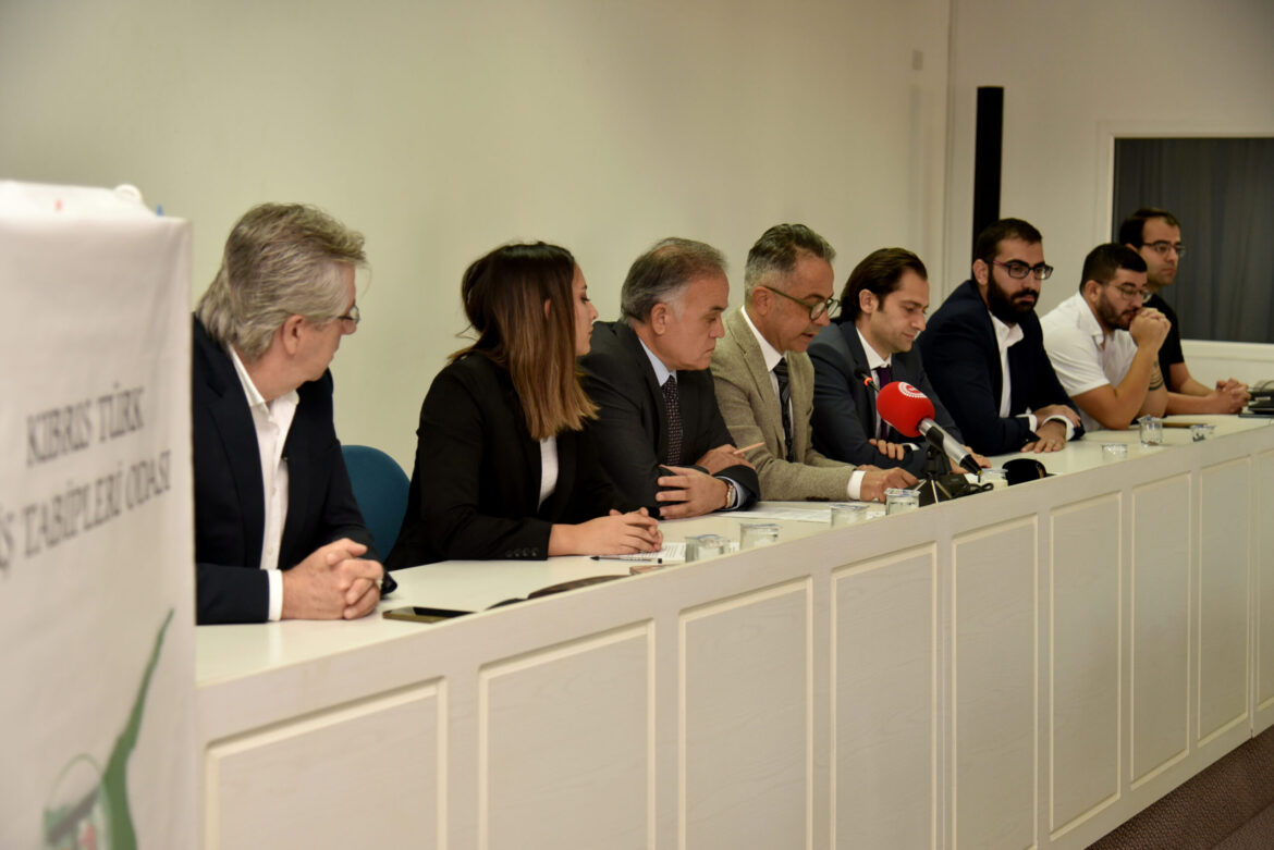 “22 Kasım Diş Hekimliği Günü ve Toplum Ağız ve Diş Sağlığı Haftası” dolayısıyla basın toplantısı düzenlendi