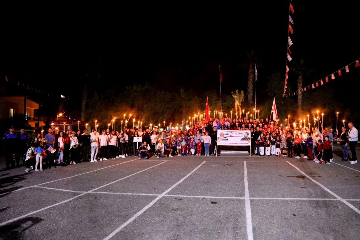 İskele’de Cumhuriyet yürüyüşü ve fener alayı yapıldı