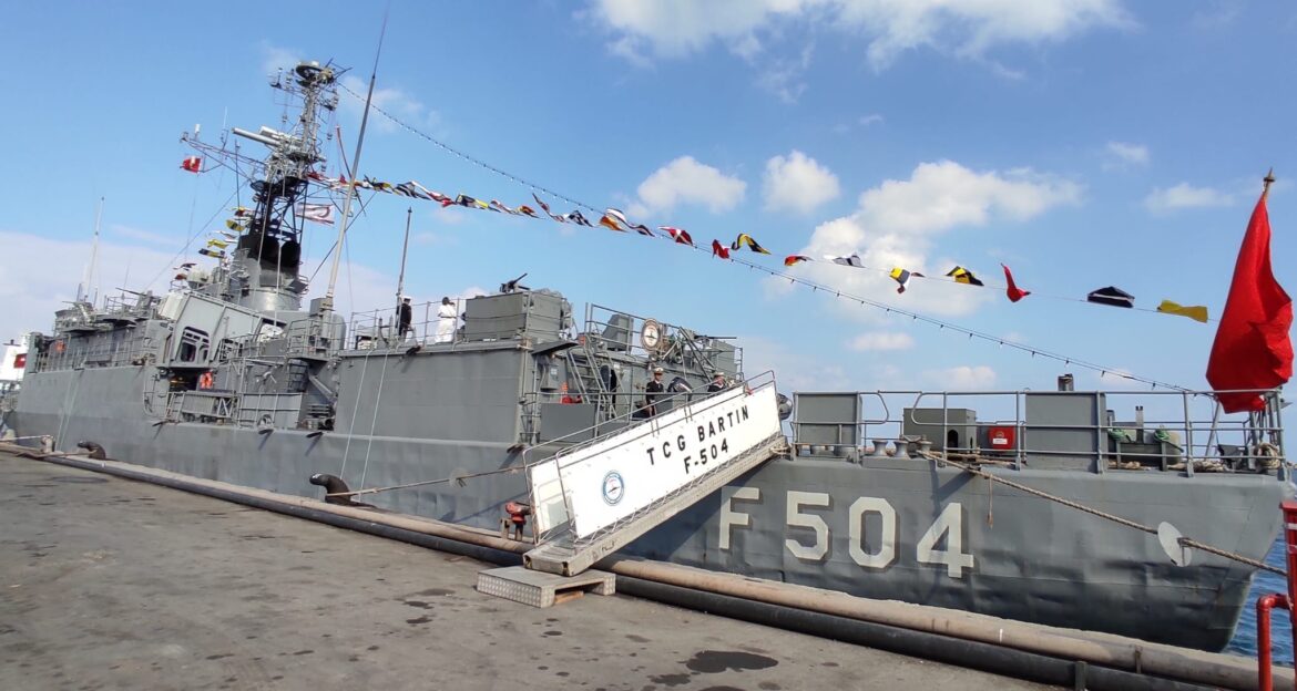 Girne ve Gazimağusa’da demirleyen savaş gemileri ziyarete açıldı