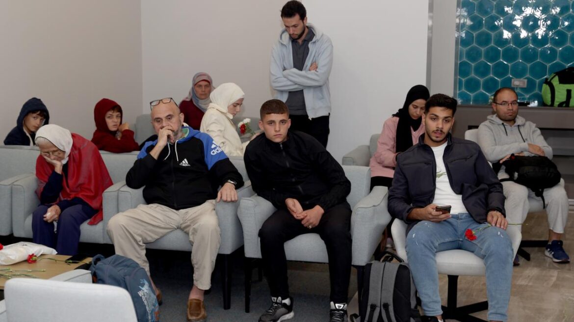 Türkiye ve KKTC vatandaşlarının, Gazze’den Mısır’a tahliyesi sürüyor