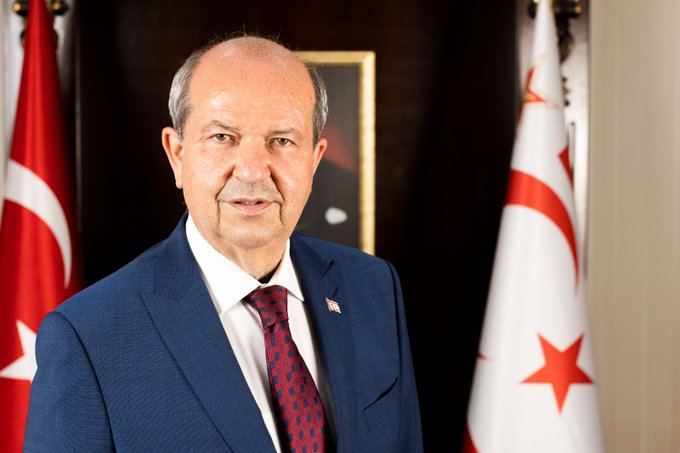 Cumhurbaşkanı Tatar, İngiltere Türk Diyanet Vakfı Camii’de vatandaşlarla sohbet etti