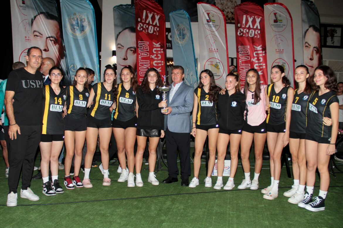 Başbakan Üstel Dr. Fazıl Küçük Spor Oyunları ödül törenine katıldı