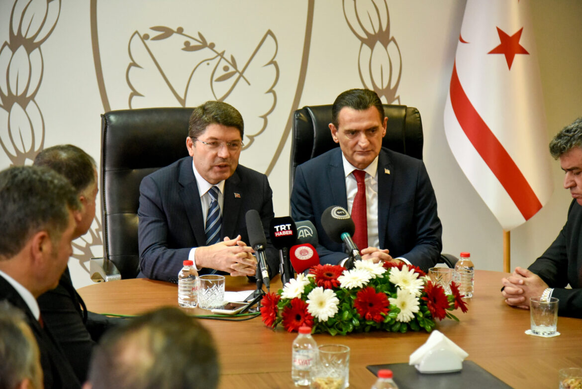 TC Adalet Bakanı Tunç ve beraberindeki heyet, İçişleri Bakanı Oğuz’u ziyaret etti – BRTK