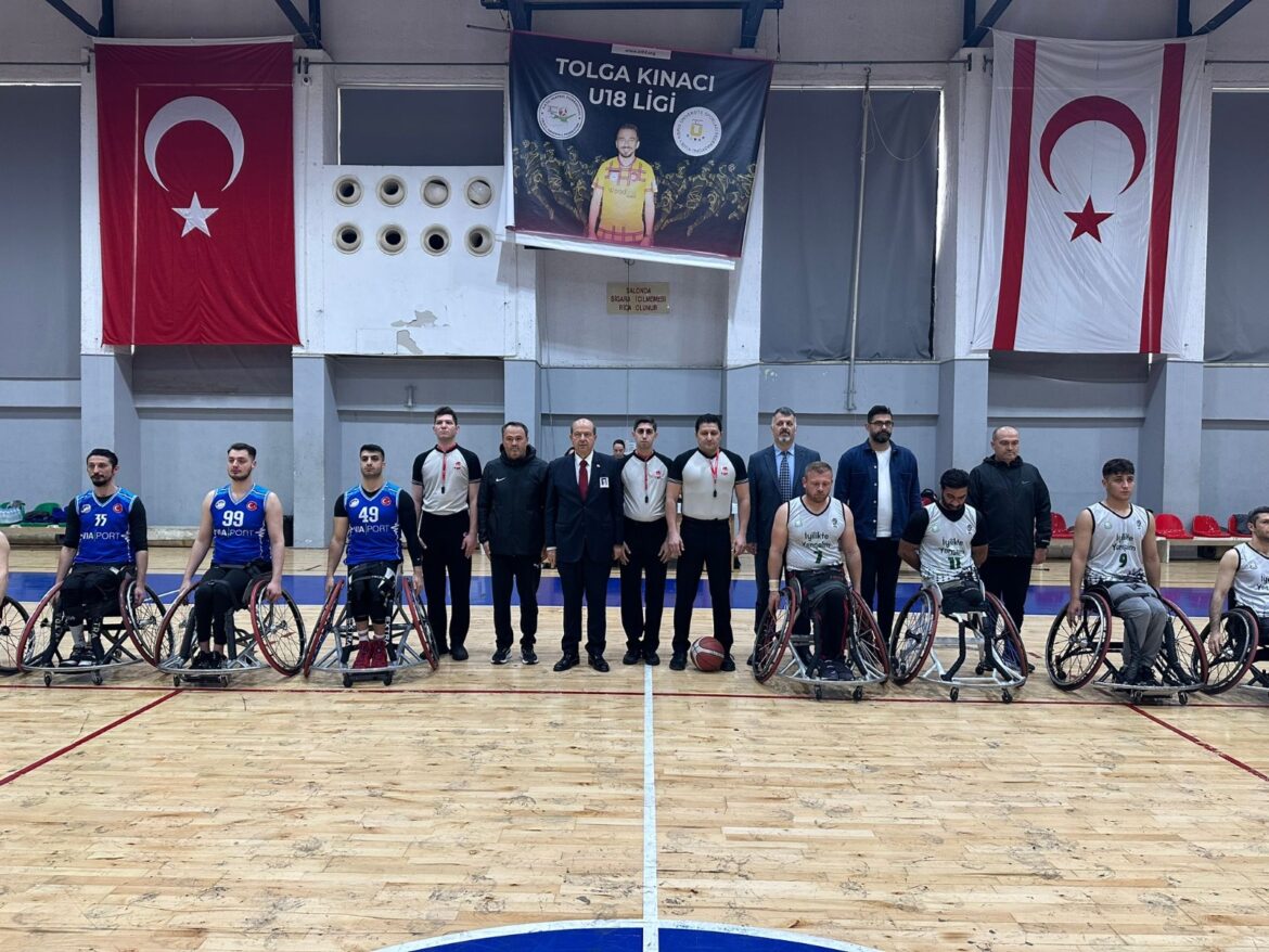 Cumhurbaşkanı Tatar, Türkiye Tekerlekli Sandalye Basketbol Süper Lig karşılaşmasını izledi