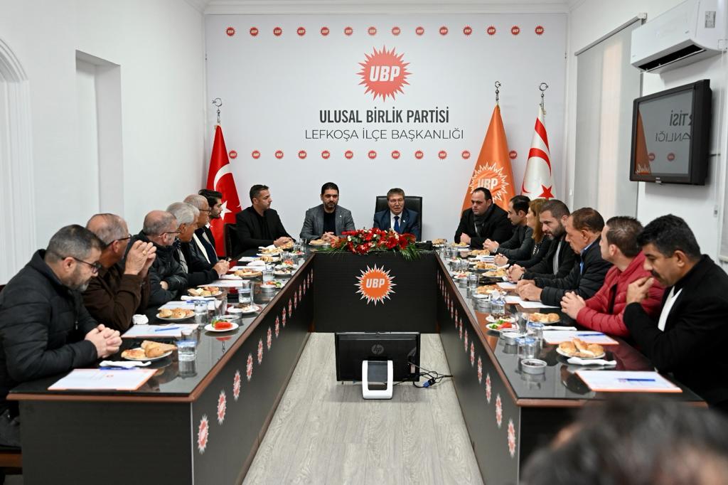 UBP Genel Başkanı Başbakan Üstel, yenilenen UBP binasında partililerle bir araya geldi