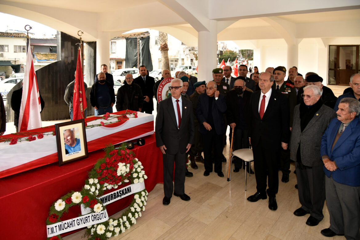 Halil Paşa son yolculuğuna uğurlanıyor… Paşa için ilk tören TMT Mücahitler Derneği’nde yapıldı