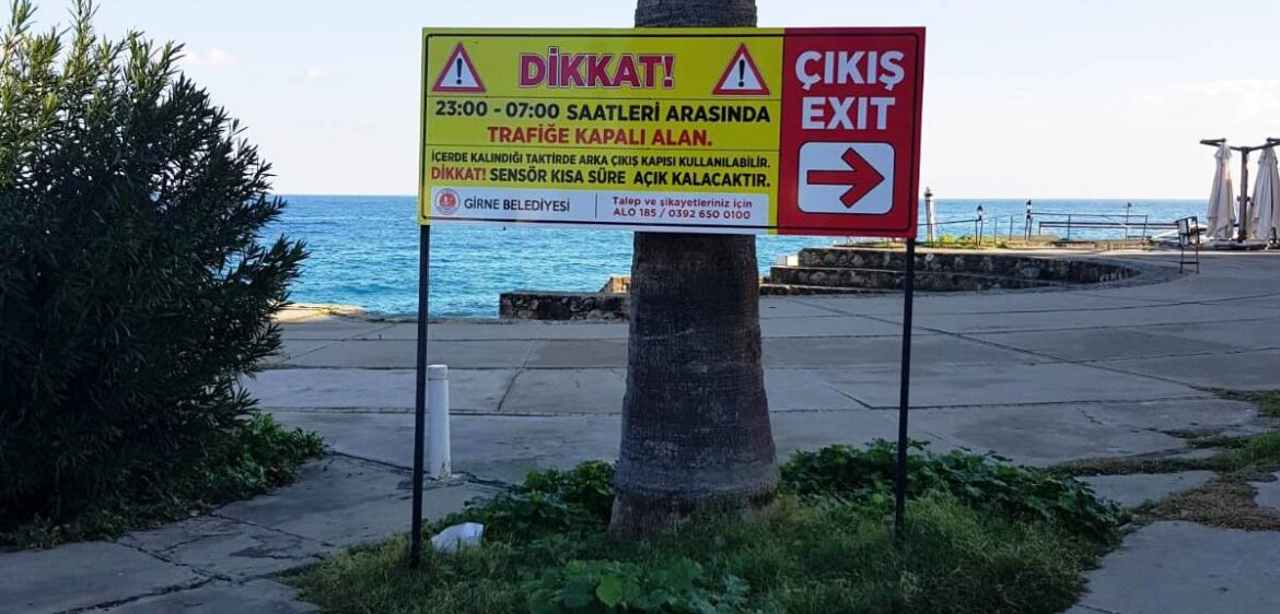 Girne Belediyesi Kaşgar Court bölgesine trafik düzenlemesi yaptı… Çarşambadan itibaren sahil şeridi gece trafiğe kapatılacak