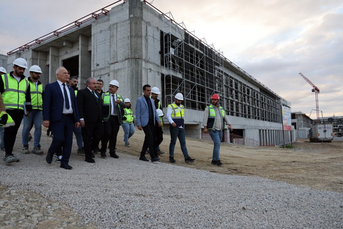 Töre, Şentop ile birlikte Cumhurbaşkanlığı Külliyesi ve Meclis Yerleşkesi inşaatlarını inceledi