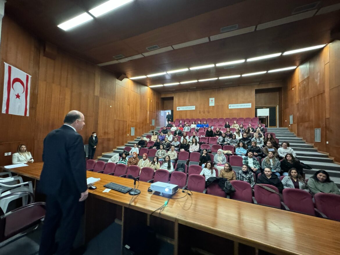 Dinçyürek’ten yeni hemşirelere “Özveriyle çalışın ve sürekli öğrenin” tavsiyesi