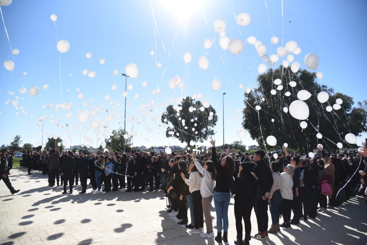 Gazimağusa’da beyaz balonlar adalet için sonsuzluğa bırakıldı