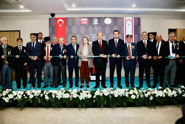 Cumhurbaşkanı Tatar “İzler Silinmeden” sergisinin açılışını yaptı