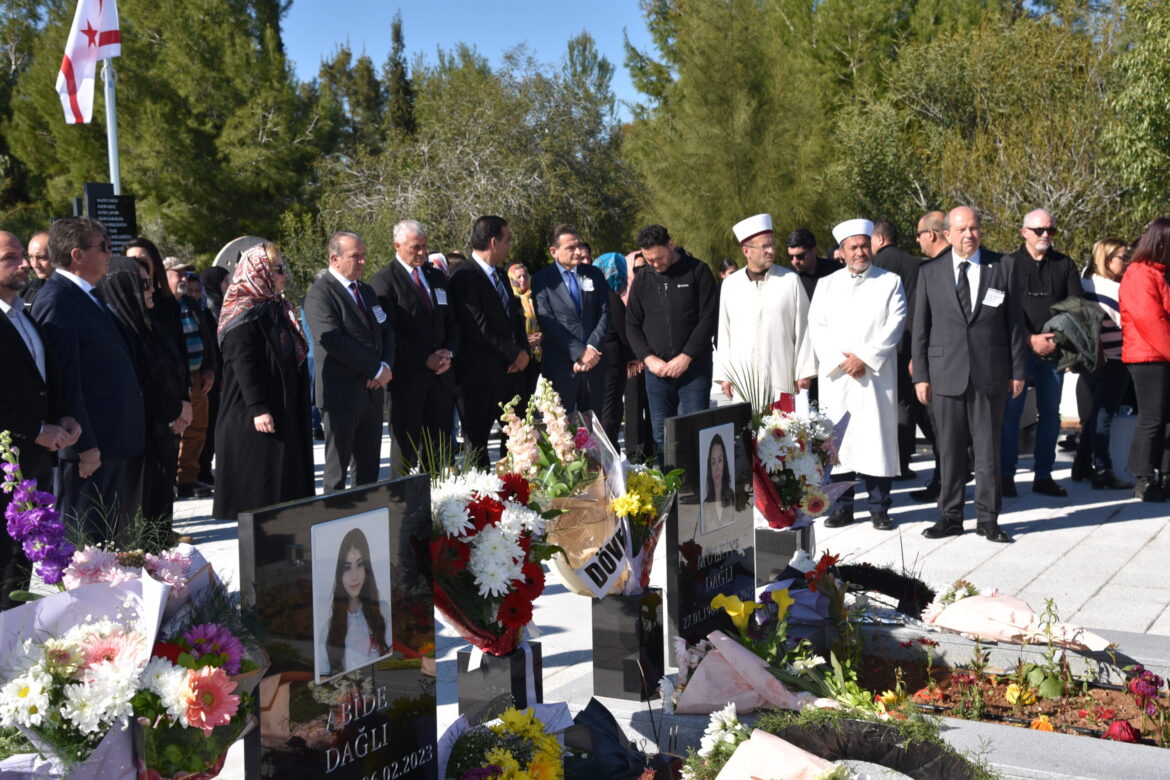 Deprem şehitleri anılıyor… Yeniboğaziçi Şehitliği’nde de tören düzenlendi