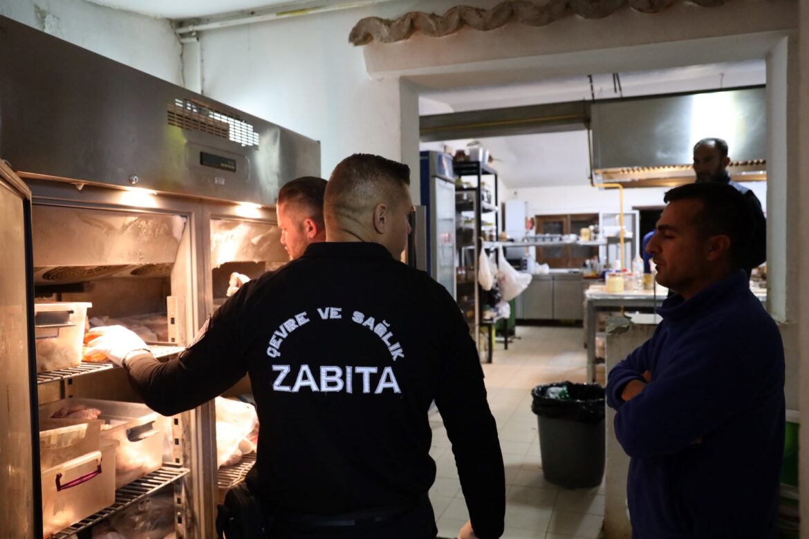 İskele Belediyesi Çevre ve Sağlık Bölümü ekipleri ile polis, İskele’de faaliyet gösteren işletmelere yönelik denetim yaptı