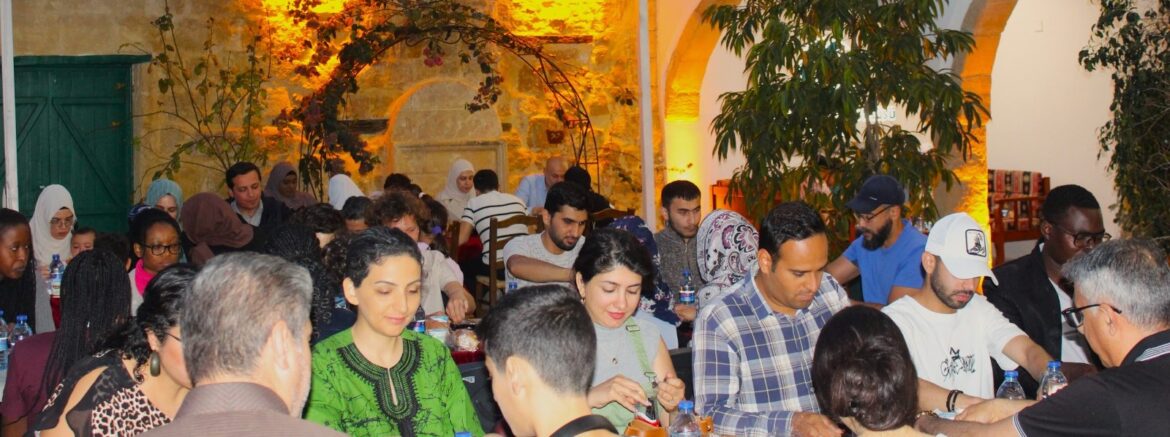 Yunus Emre Enstitüsü, Türkçe kursiyerleri için iftar programı düzenledi