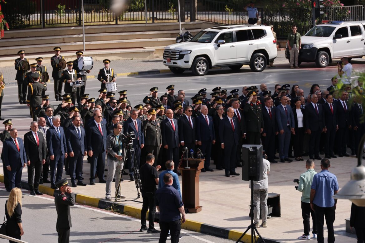 23 Nisan Ulusal Egemenlik ve Çocuk Bayramı törenlerle kutlanıyor… Lefkoşa Atatürk Anıtı önünde tören düzenlendi