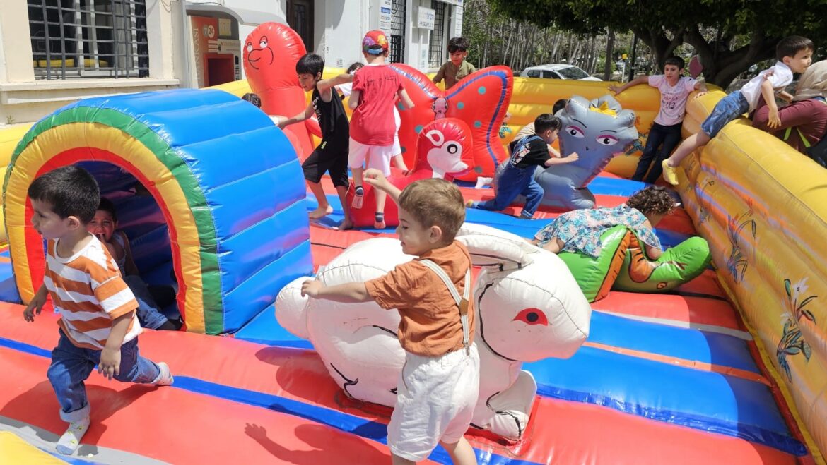 Girne Belediyesi “23 Nisan Çocuk Şenliği” düzenledi