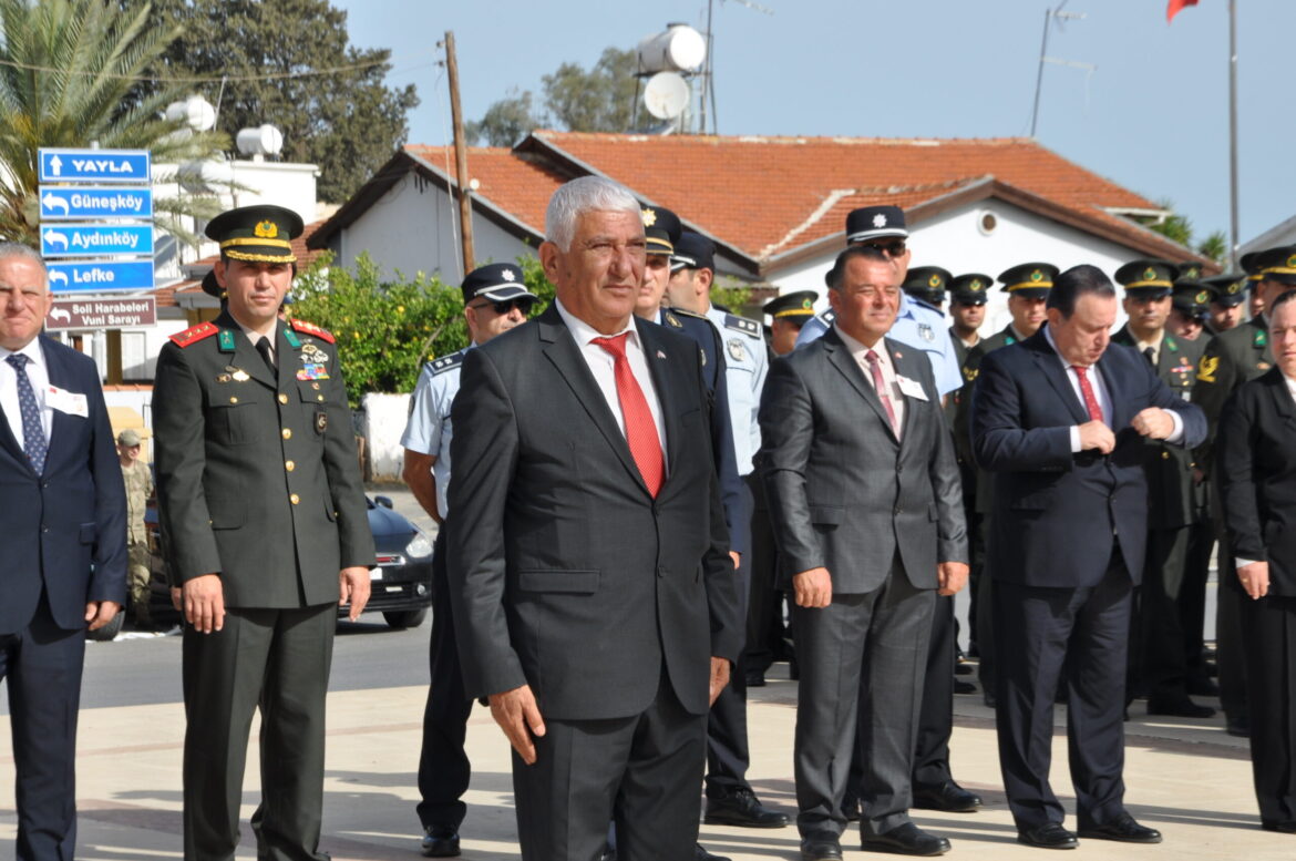 Özçınar 23 Nisan kutlama törenine katıldı