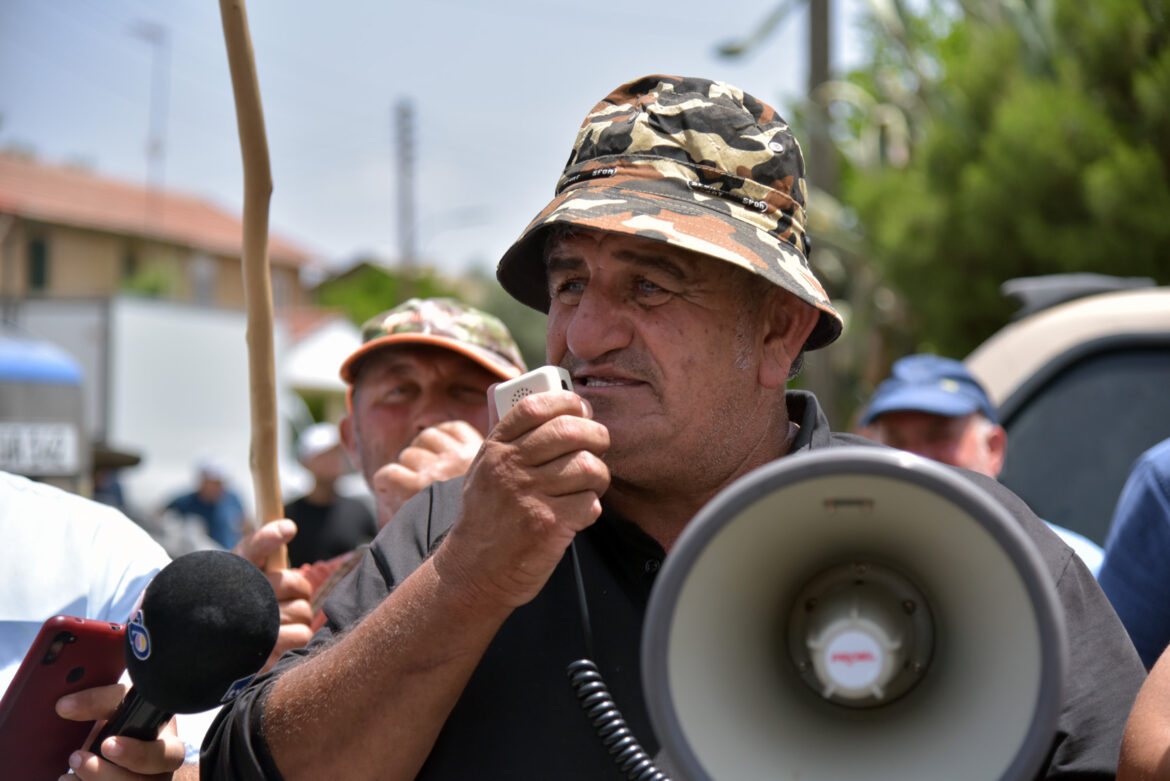 Hayvan üreticilerinin Başbakanlık önündeki eylemi yarın sürecek…Naimoğulları: “Yarın daha sert geleceğiz”