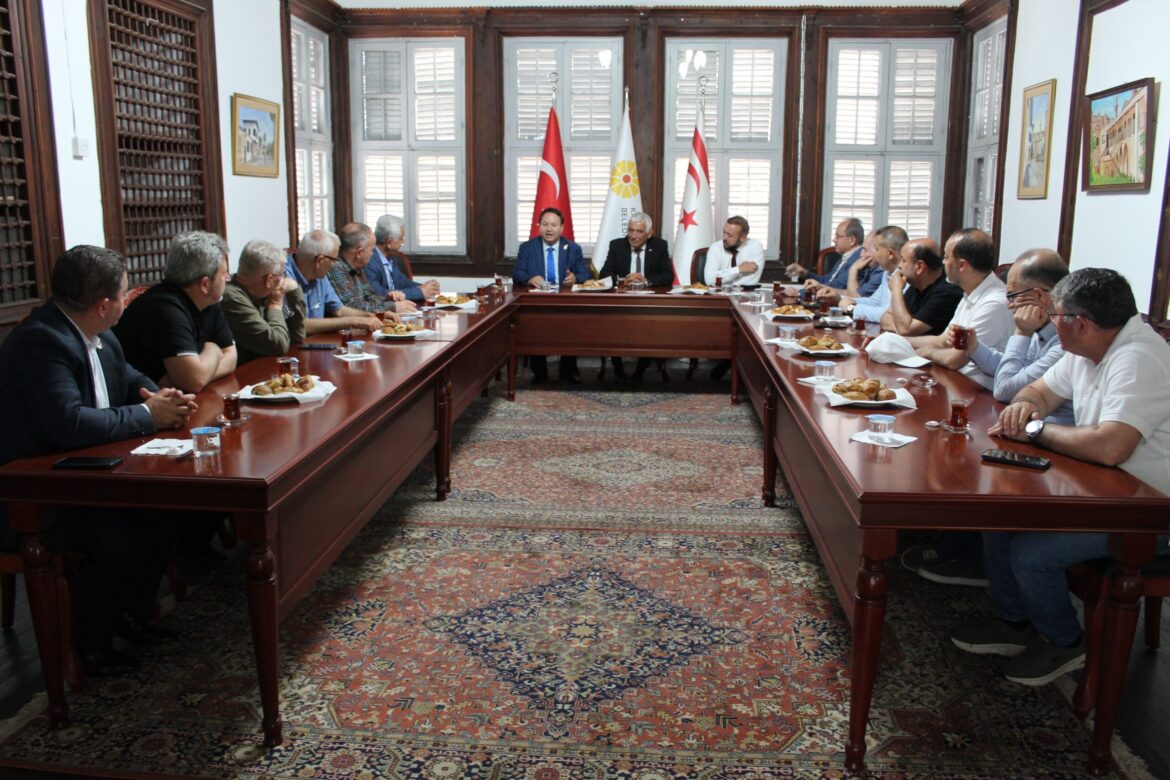 Belediyeler Birliği Başkanı Özçınar, Türkiye-Kıbrıs Türk Cumhuriyeti İşbirliği Cemiyeti heyetiyle görüştü