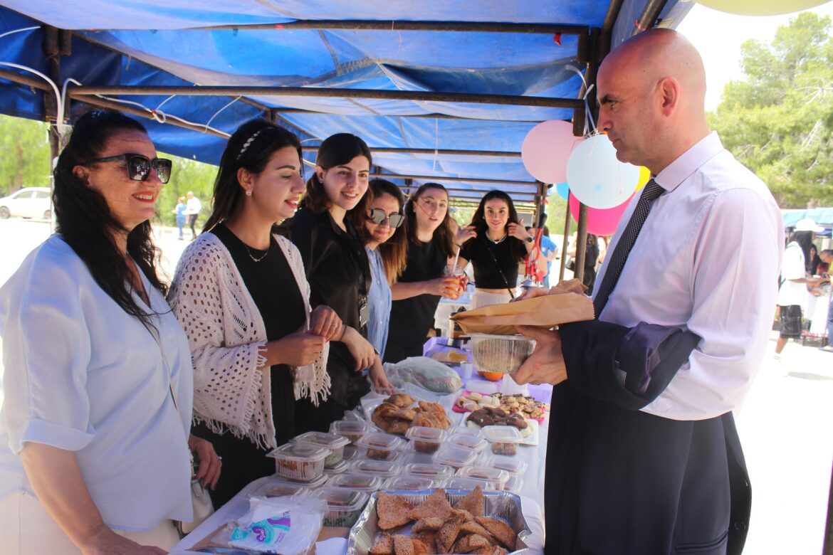 DAÜ’de Şampiyon Melekleri Yaşatma Derneği yararına kermes düzenlendi