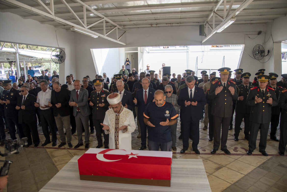 1963 kayıplarından Fuat Niyazi askeri törenle toprağa verildi. Tatar: Varılacak bir anlaşmada Kıbrıslı Türklerin güvenliğine öncelik verilecek