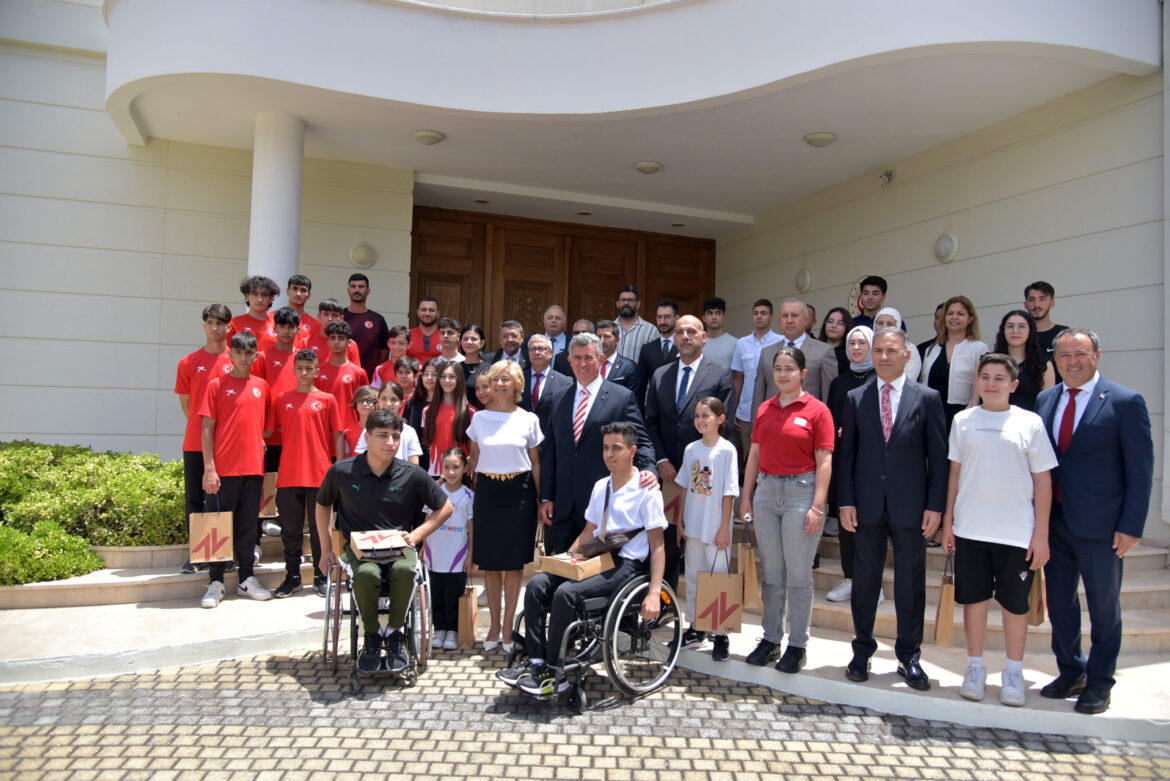 TC Lefkoşa Büyükelçiliği’nde bir grup sporcu gence resepsiyon verildi