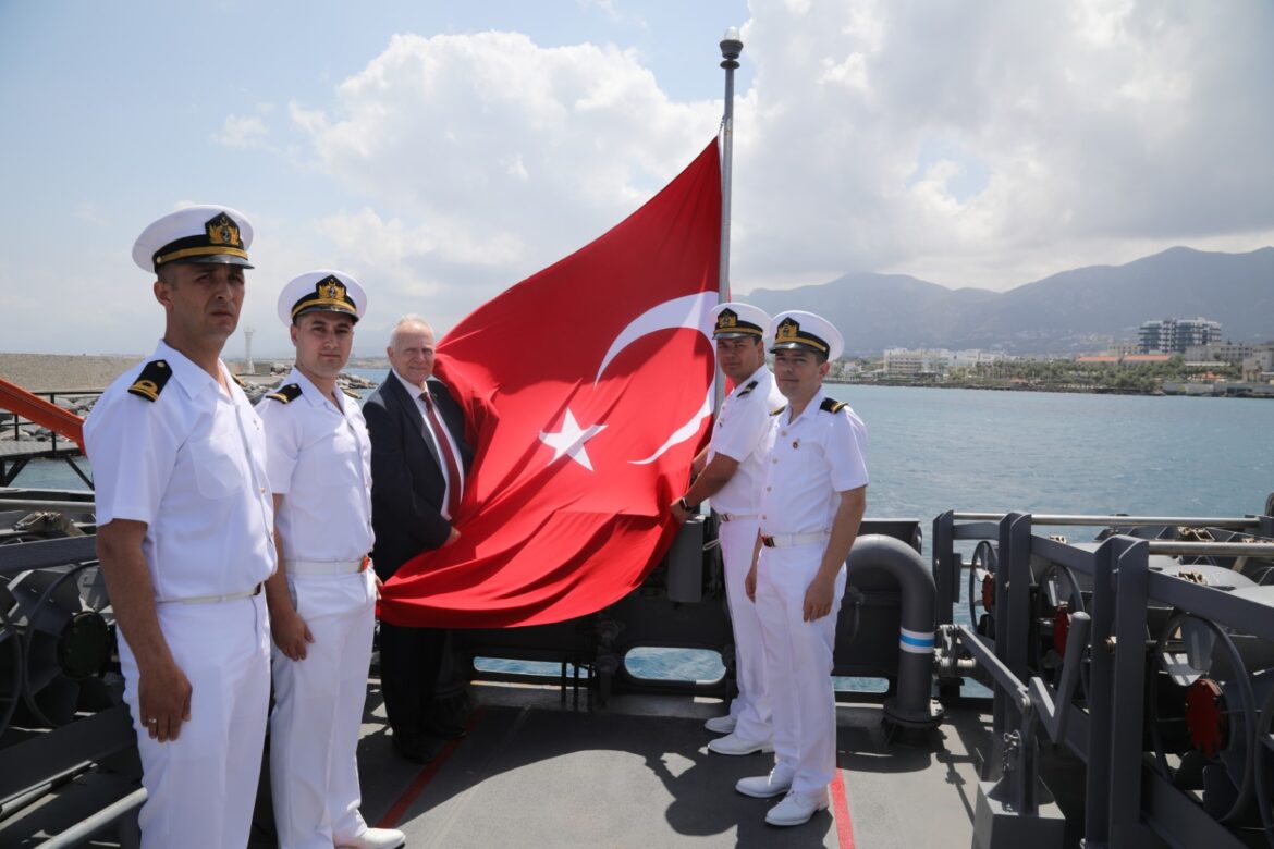 Töre, TCG Nusret müze gemisi ve TCG Karataş gemilerini ziyaret etti