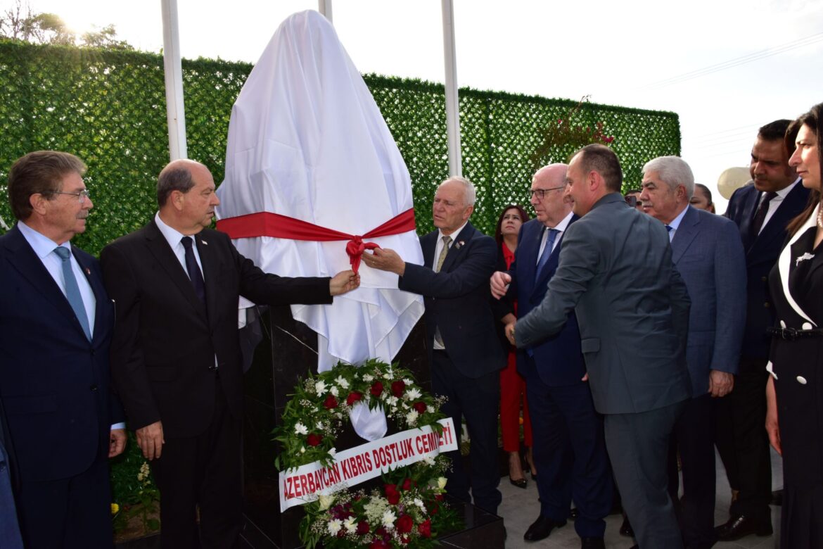 Azerbaycan Uluslararası Kültür Merkezi açıldı..Törende Haydar Aliyev’in büstü ile “Yüreğimizdeki Azerbaycan” fotoğraf sergisinin açılışı da yapıldı