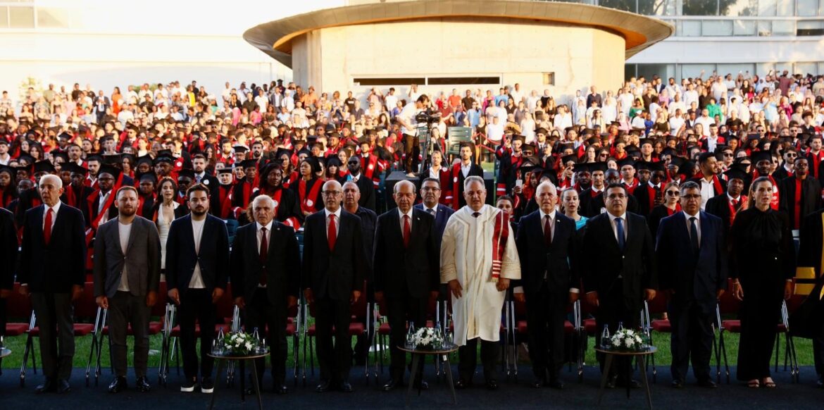 Cumhurbaşkanı Tatar:Ülkenize ve insanlığa hizmet etmeniz en büyük temennim