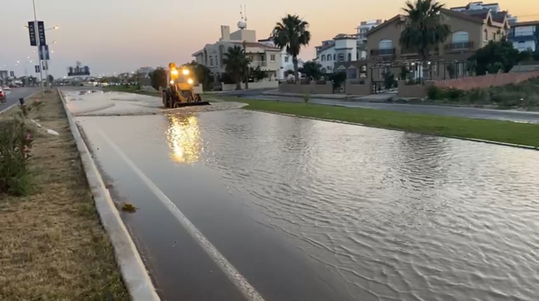 Geçitköy-Gazimağusa su boru hattı patladı