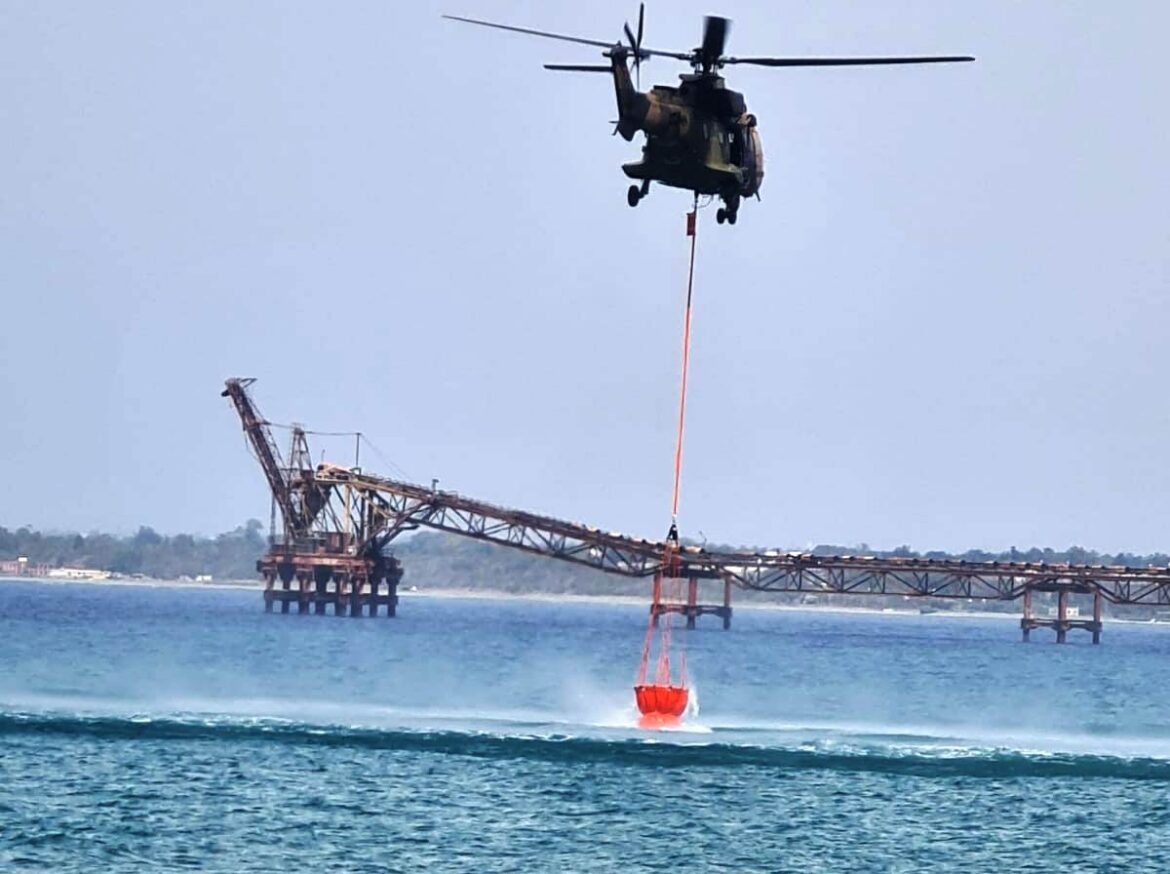 Bağlıköy’deki yangına GKK helikopteriyle havadan müdahale edildi